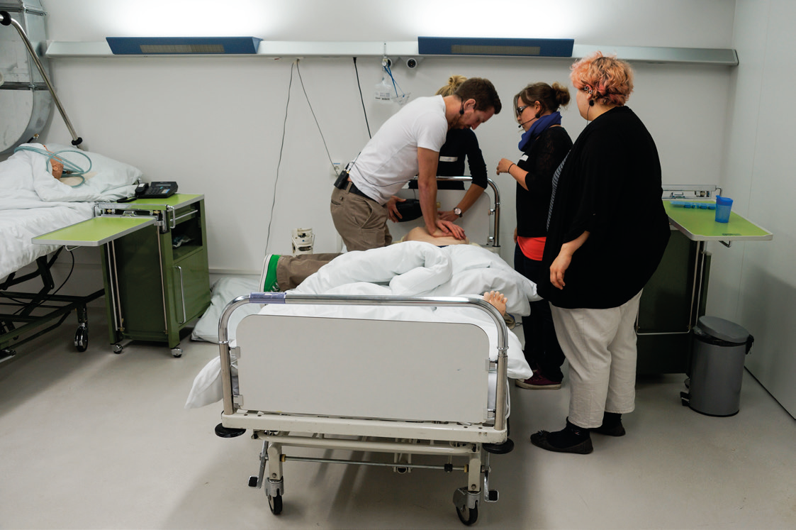 Simulation training at the TU München clinical simulation centre Simulation training at the TU München clinical simulation centre